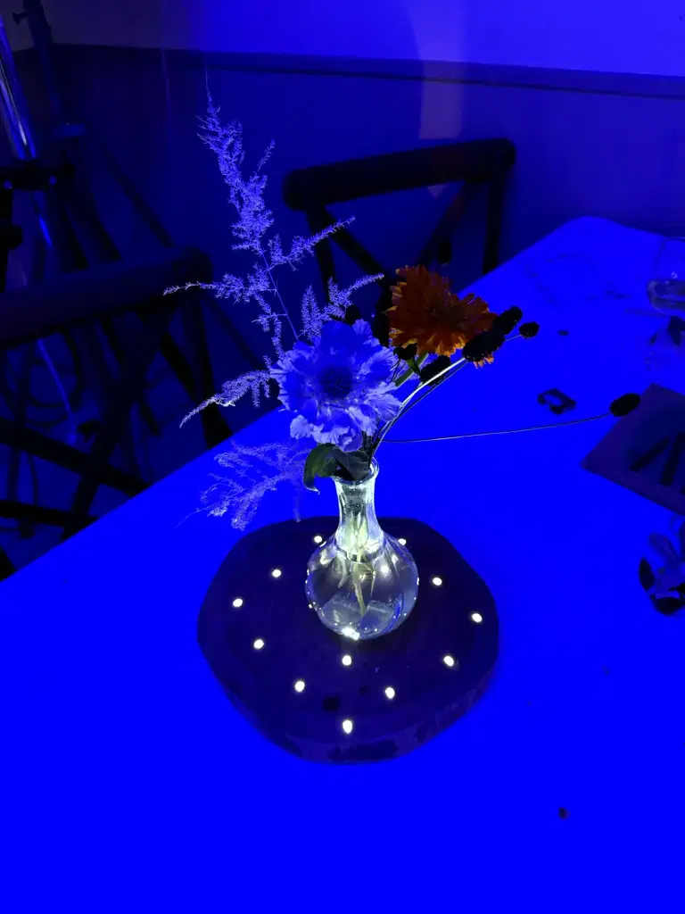 Centre de table lumineux en bois gravé pour mariage